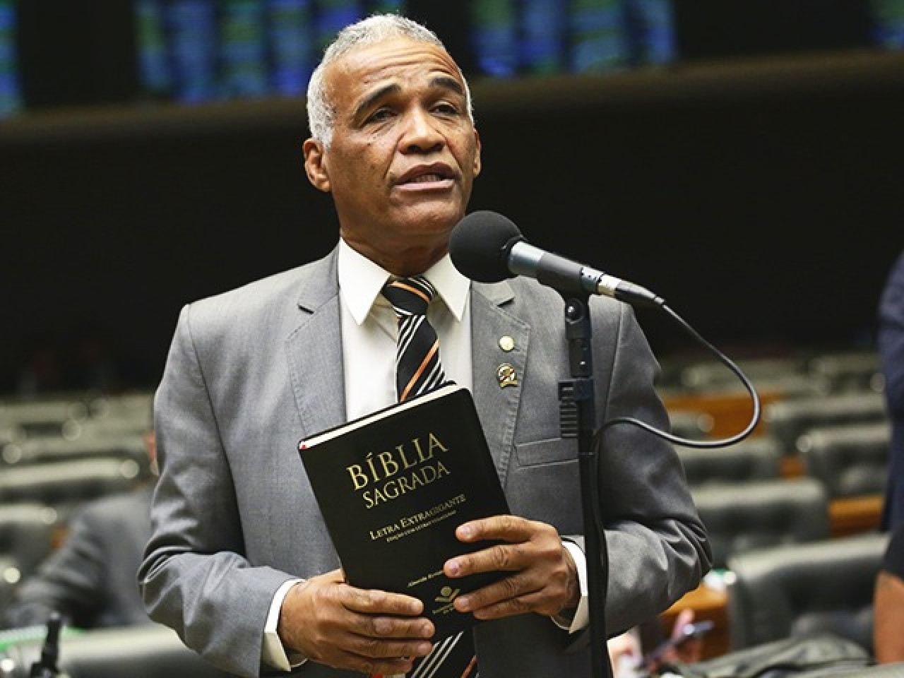 VÍDEO: DEPUTADO DIZ QUE “HOMEM TEM BINGA E MULHER TEM TCHECA”