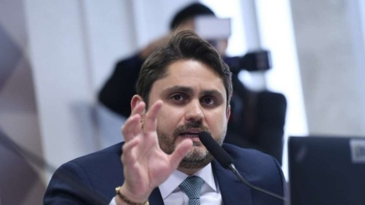 EMPRESA DA FAMÍLIA DE MINISTRO DE LULA LUCROU COM SERVIÇOS SEM LICITAÇÃO