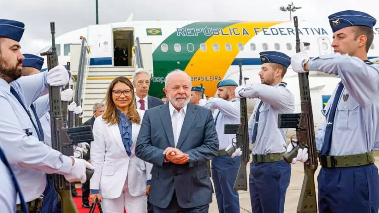 NOVO AVIÃO PRESIDENCIAL COM EXIGÊNCIAS DE LULA CUSTA R$400 MILHÕES