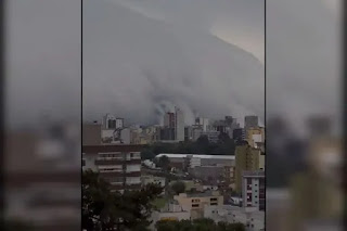 Vídeo: Nuvem “engole” Caxias do Sul, e dia vira noite