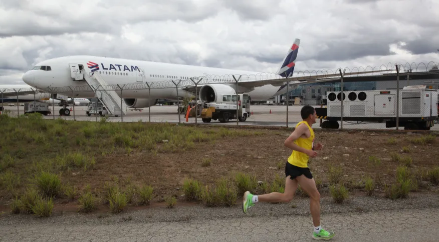 Aeroportos se transformam em pistas de corrida com competições esportivas pelo Brasil