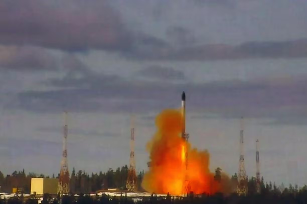 Míssil do fim do mundo entra em operação na Rússia