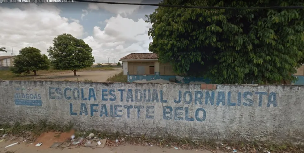 Ex-alunos pulam muro de escola em Maceió para agredir estudante durante jogos internos