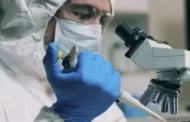 Cientista da Big Pharma confessa: “Eles colocam produtos químicos causadores de câncer nas vacinas COVID”