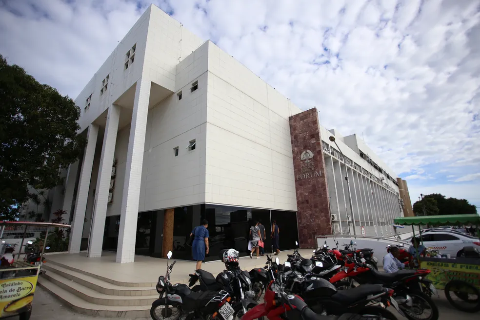 Homem que tentou matar a família com coquetel molotov em Maceió é condenado pela Justiça