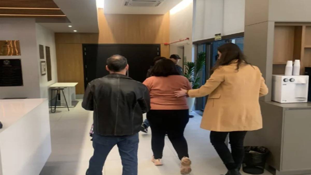 Fraude No Programa Mais Médicos: Mulher É Presa Por Apresentar Diploma Falso De Medicina