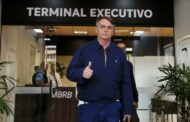 Bolsonaro chega a Brasília e evita falar por recomendação médica
