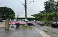 Moradores do Bom Parto, em Maceió, acampam na pista em protesto para cobrar realocação de imóveis