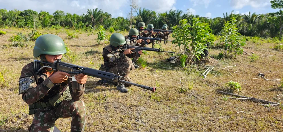 Comando Militar do Norte realiza treinamento de defesa territorial na foz do Amazonas, no AP