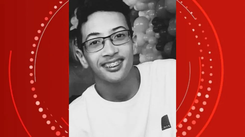 Adolescente morre após cair de moto em acidente e ser atropelado por ônibus em União, AL