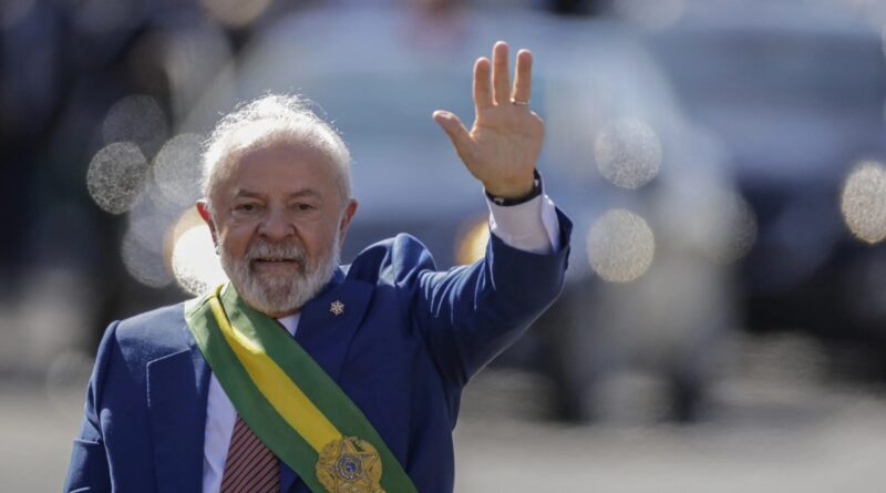 Chacota: Lula acenando para público esvaziado no 7 de setembro vira meme na web; VEJA VÍDEO