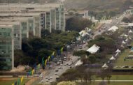 Imagem aérea da esplanada mostra diferença entre desfile de Lula e de Bolsonaro; VEJA