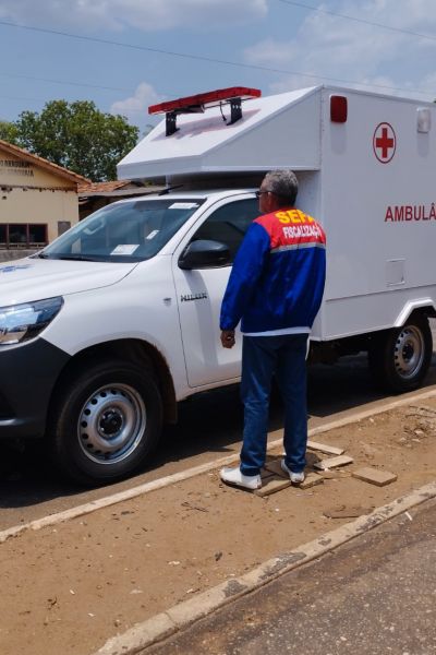 Sefa apreende ambulância irregular e outros dois veículos durante fiscalização