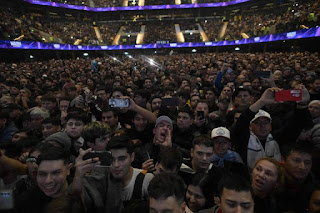 MUNDO: “BOLSONARO ARGENTINO” LOTA ESTÁDIO EM ATO FINAL DE CAMPANHA