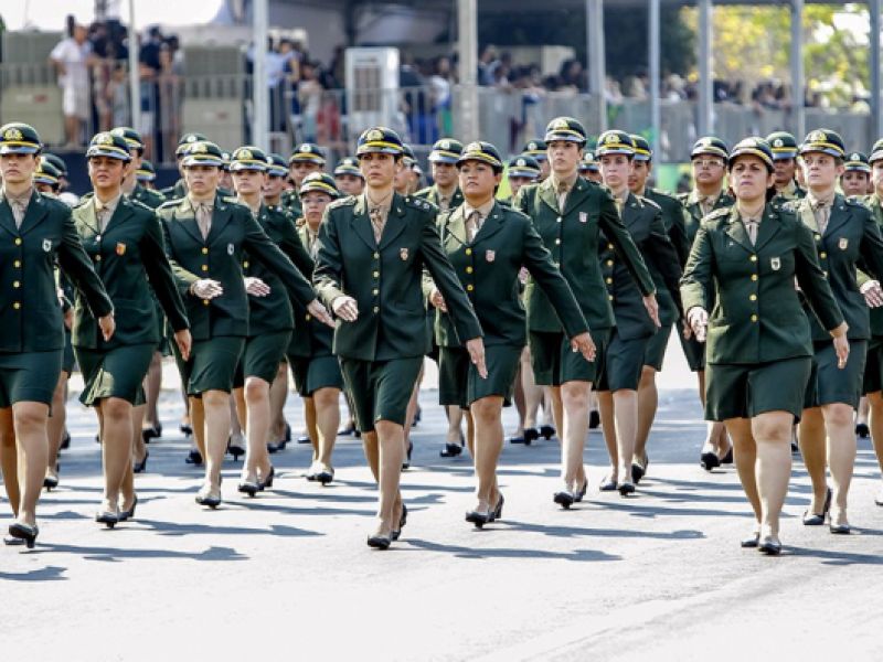 Comissão aprova projeto que permite às mulheres prestação voluntária de serviço militar