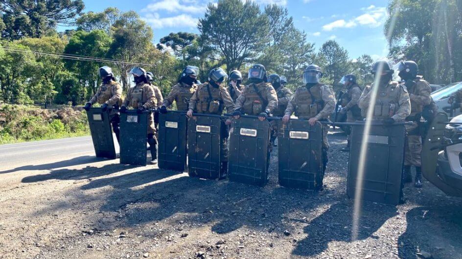 Militantes do MST invadem propriedade e PM intervêm; VEJA VÍDEO