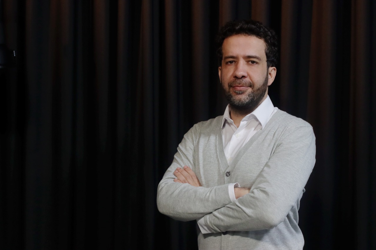 Em livro, Janones conta que criou várias fake news para 'desestabilizar' Bolsonaro