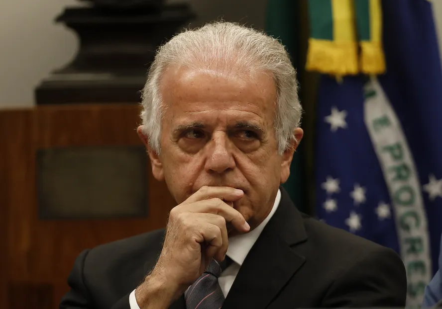 Governador do Rio liga para ministro da defesa e diz que forças armadas precisam ajudar o estado: 