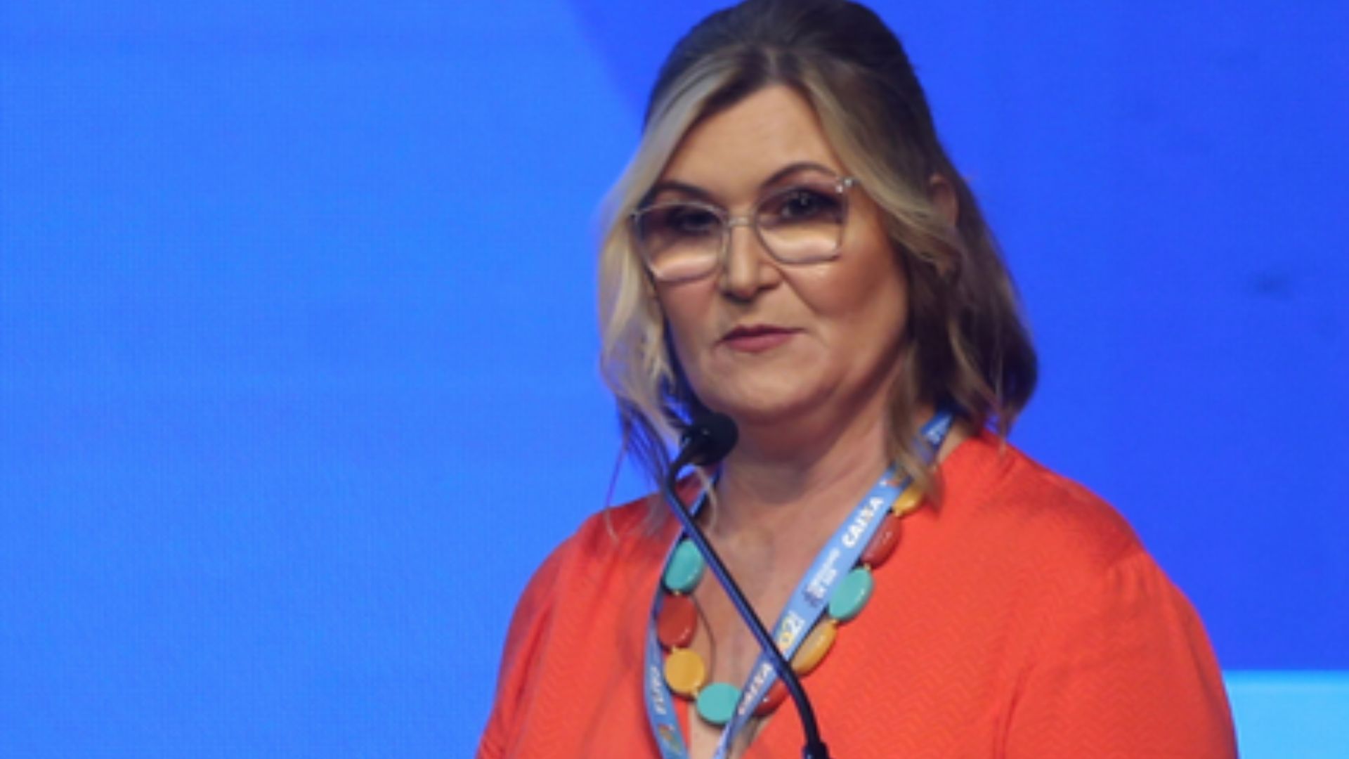 Rita Serrano curte publicação com críticas à sua demissão da Caixa: ‘Perdemos para o Centrão’