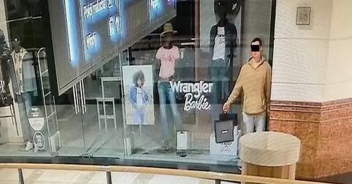 Homem se passa por manequim e espera loja fechar para furtar joias