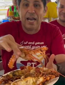 FARTURA DO PT: Líder do PT na Câmara, deputados e militantes ostentam mesa com lagosta; VEJA VÍDEO