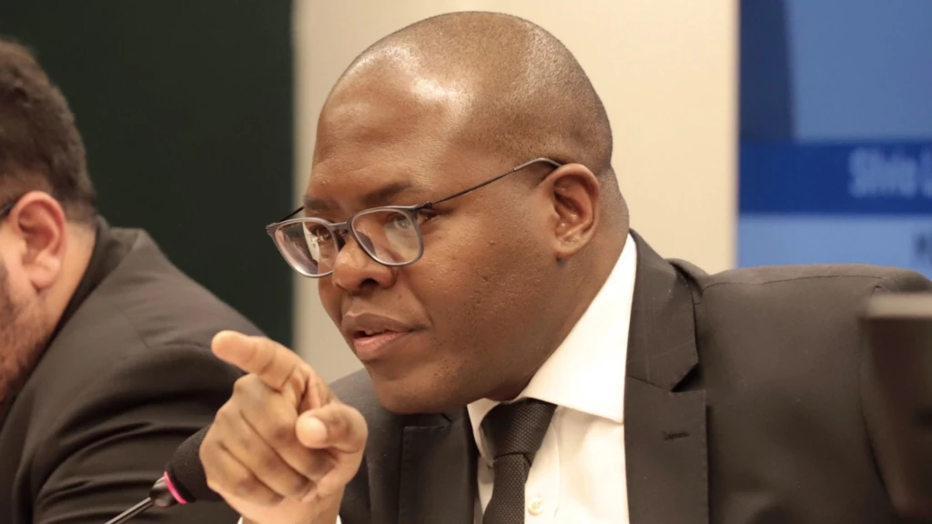 Câmara apresenta representação criminal contra Silvio Almeida