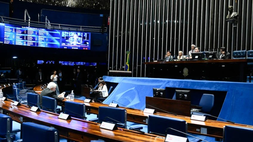 Líderes do Senado fixam em 50 anos idade mínima para entrar no STF e 8 anos de mandato, 