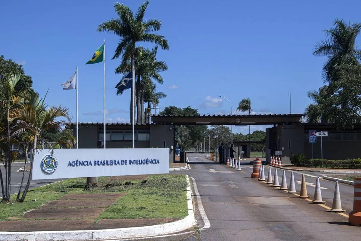 PF prende servidores da Abin que espionavam celulares ilegalmente