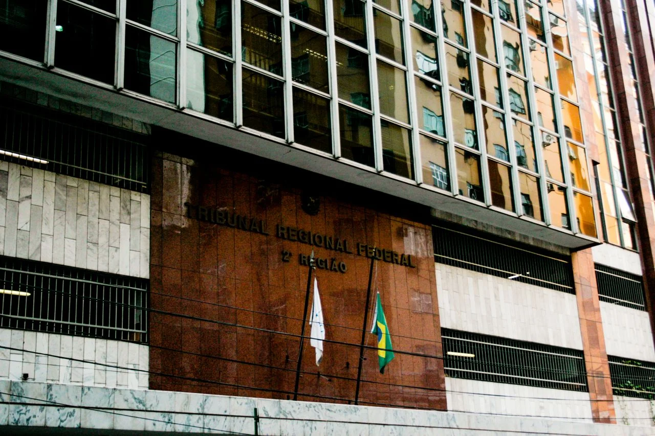 Concurso TRF2 marca escolha da banca e revela cargos e áreas