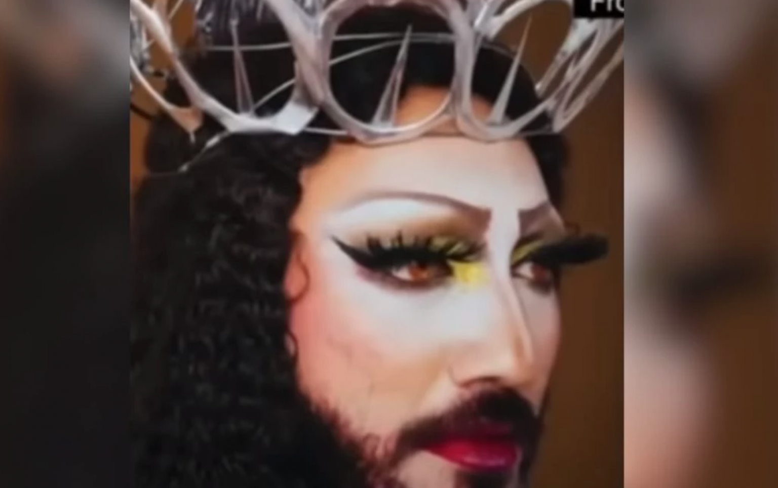 Após se vestir de Jesus e rezar Pai-Nosso, polícia prende Drag Queen