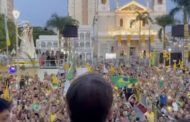 BRASIL: BOLSONARO É OVACIONADO EM VISITA À BASÍLICA DE NAZARÉ
