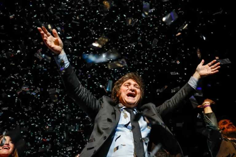 Milei usa samba em português como jingle em campanha (veja o vídeo)