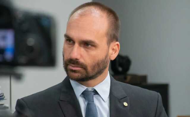 Eduardo Bolsonaro pede medidas contra nomeação da esposa de Randolfe: “Ato totalmente imoral e pessoal”