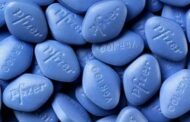 Homem toma dose dobrada de Viagra e fica cego de um olho