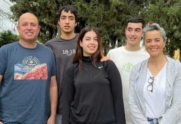 Família israelense morre abraçada depois do ataque terrorista do Hamas
