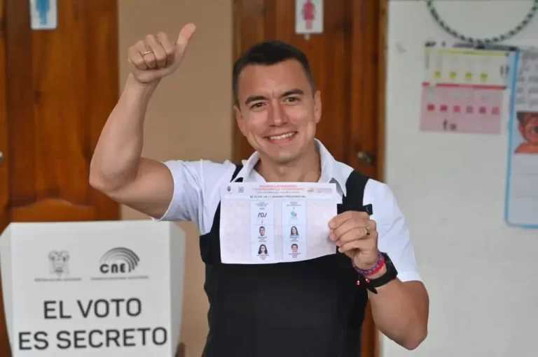 Direita vence candidata de Rafael Correa no Equador