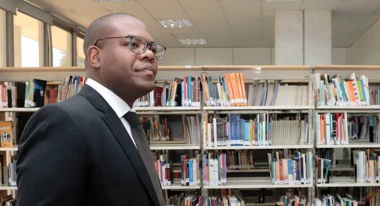 Partido Novo solicita explicações de Silvio Almeida sobre encontro com embaixador do Irã