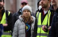 Ativista e eco-socialista Greta Thunberg é detida durante protesto em Londres