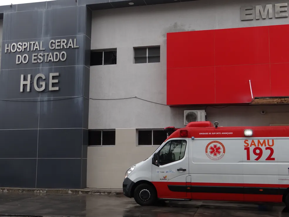 Criminosos fingem ser policiais, invadem casa e tentam matar jovem com nove tiros em Maceió