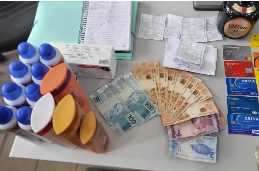 Homem que fingia ser agente de empresa funerária para aplicar golpe em idosos é preso