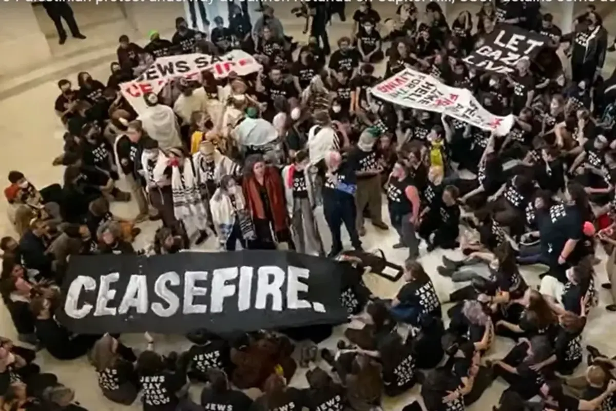Militantes são presos em manifestação antissemita no Capitólio dos EUA