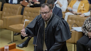 BRASIL: ADVOGADO FAZ SUSTENTAÇÃO ORAL INUSITADA EM FRENTE AO STF