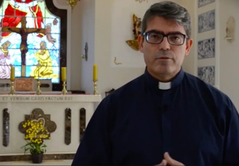 Padre pede dispensa da Igreja Católica ao descobrir que será pai