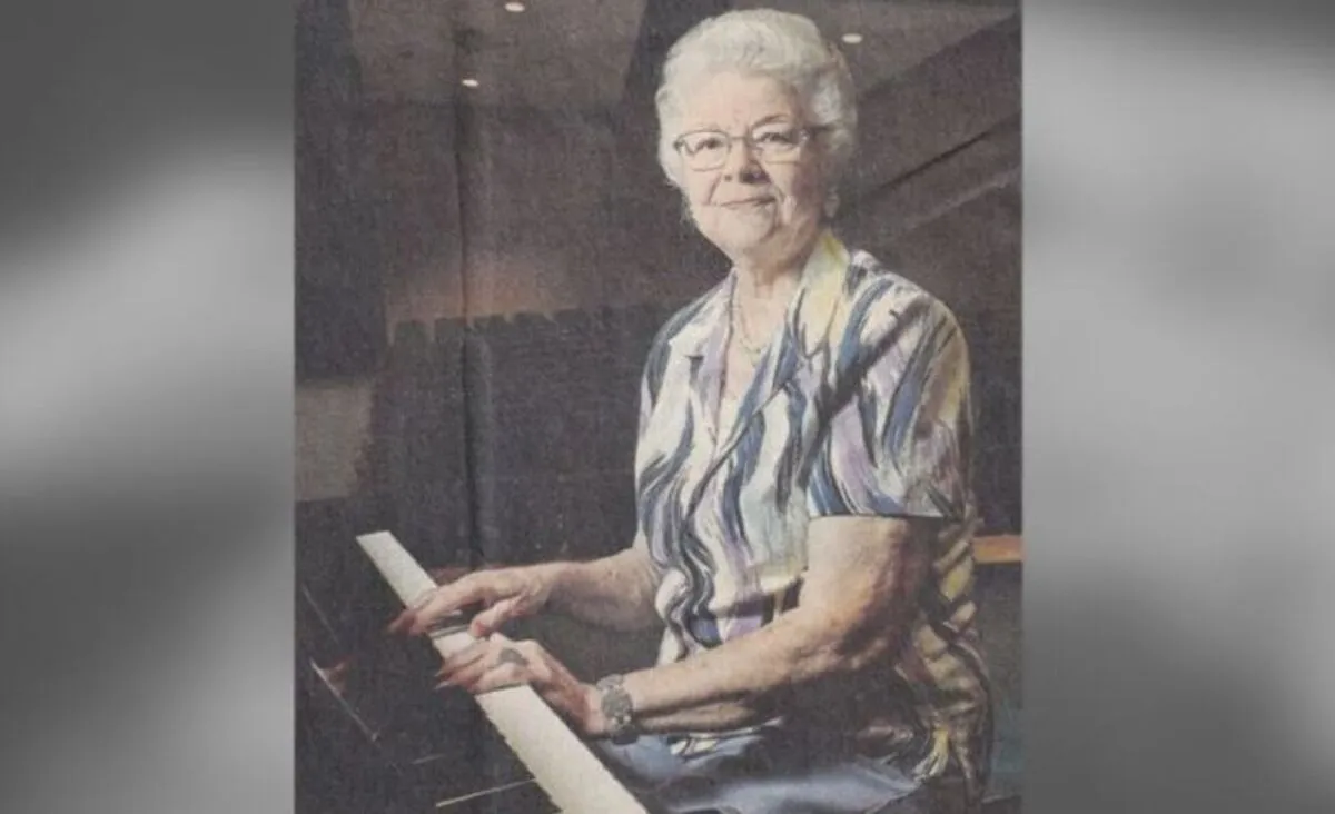 Pianista serve a Deus em sua igreja há mais de 70 anos