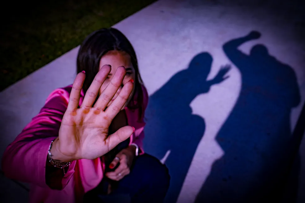 Mulher é agredida com caixa de som pelo ex-marido dentro de padaria em Arapiraca