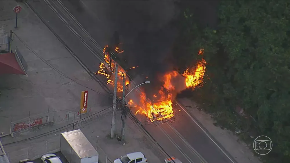 Dino sugeriu a Lula uso das Forças Armadas em áreas do Rio; presidente deve consultar Defesa
