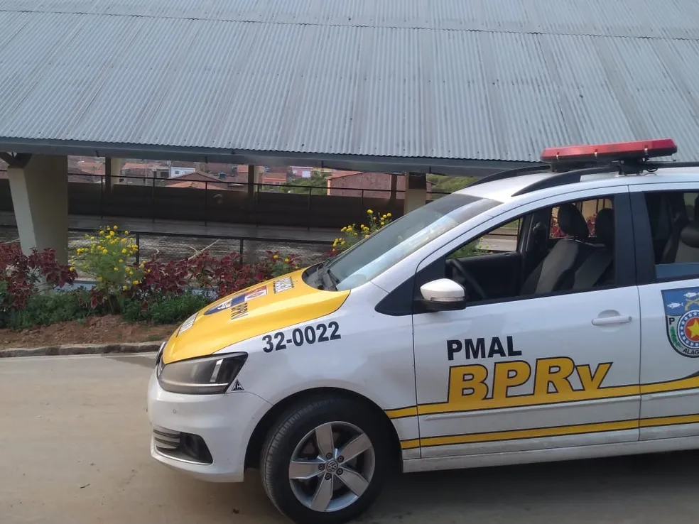 Mulher morre e homem fica ferido após serem atropelados por carro em rodovia de Arapiraca