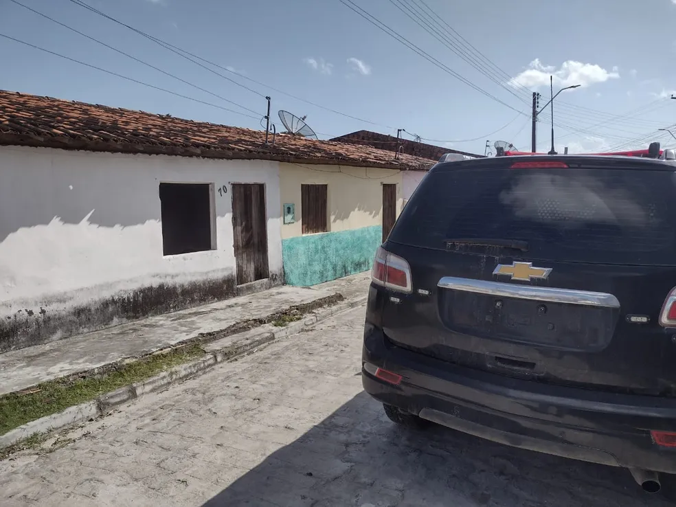 Padrasto é preso após jovem revelar para polícia que tem sido estuprada desde os 4 anos em Penedo, AL