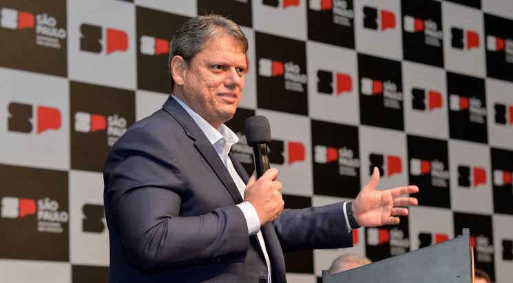 Tarcísio pede bloqueio de contas do Sindicato dos Metroviários de SP