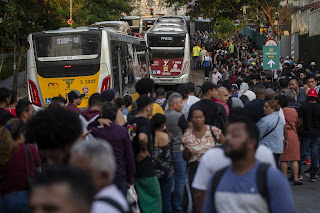 BRASIL: TARCÍSIO DE FREITAS REAGE À POSSIBILIDADE DE NOVA GREVE DOS TRANSPORTES EM SP